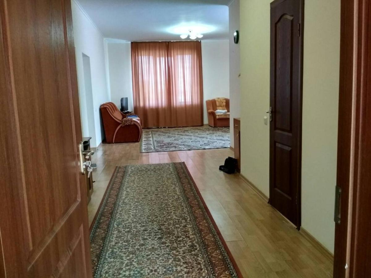Apartments Domovik Просторная Квартира С Видом На Горы Mukacheve Exterior photo