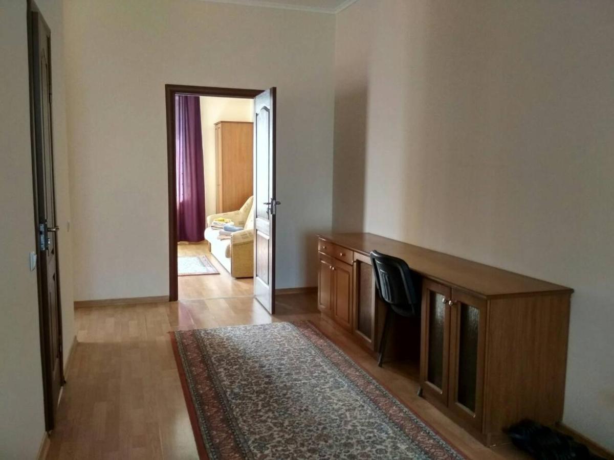 Apartments Domovik Просторная Квартира С Видом На Горы Mukacheve Exterior photo